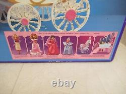 1991 Disney Classics Cinderella WEDDING CARRIAGE & HORSE SET