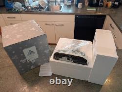 2011 Disney Village WDW Deluxe Light-Up Cinderella Castle BRAND NEW IN BOX