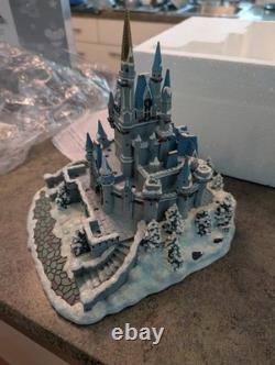 2011 Disney Village WDW Deluxe Light-Up Cinderella Castle BRAND NEW IN BOX