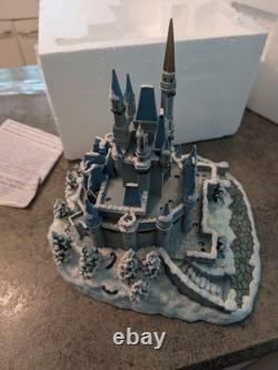 2011 Disney Village WDW Deluxe Light-Up Cinderella Castle BRAND NEW IN BOX