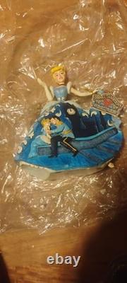 DISNEY TRADITIONS Jim Shore CINDERELLA Tidings of Friendship NEW IN BOX Figurine