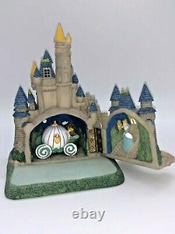 Disney Attraction Figure/Figurine Resin Hinged Box CINDERELLA CASTLE withGus Jaq