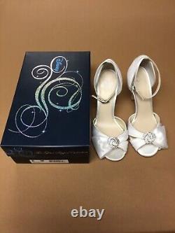 Disney Cinderella GLASS SLIPPER COLLECTION Shoes Charming White 8M US New In Box