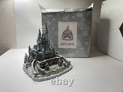 Disney Parks Cinderella Castle Retired Christmas Village VERY RARE/lights Up