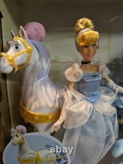 Disney Princess Cinderella Deluxe Gift Set Horse & Carriage withlights (NEW)