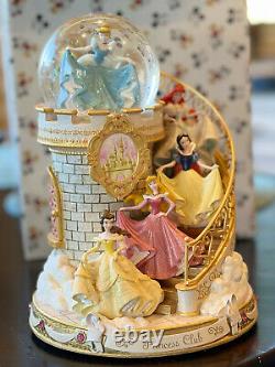 Disney Princess Club Castle Princesses on Staircase Music Box / Snow Globe NIB