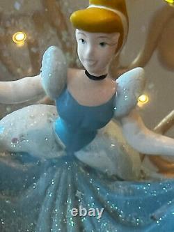 Disney Princess Club Castle Princesses on Staircase Music Box / Snow Globe NIB