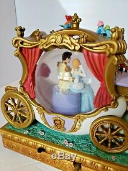 Disney Store Exclusive Princess Cinderella & Prince Carriage Ride Snow Globe