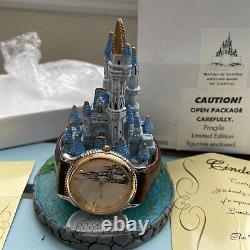 Disney parks Cinderella castle figurine LE Of 2000 watch set Box