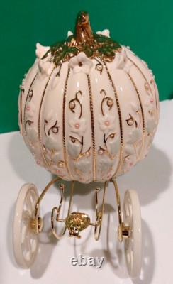 LENOX CINDERELLA'S ENCHANTED COACH Disney Classics Lit Carriage - NEW in BOX