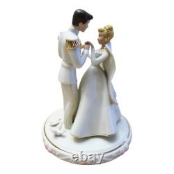 LENOX DISNEY SHOWCASE COLLECTION CINDERELLA'S WEDDING DAY CAKE TOPPER Mint