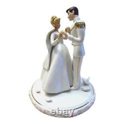 LENOX DISNEY SHOWCASE COLLECTION CINDERELLA'S WEDDING DAY CAKE TOPPER Mint