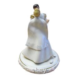 LENOX DISNEY SHOWCASE COLLECTION CINDERELLA'S WEDDING DAY CAKE TOPPER Mint