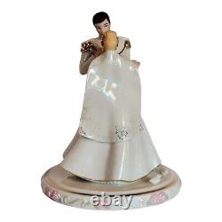 LENOX DISNEY SHOWCASE COLLECTION CINDERELLA'S WEDDING DAY CAKE TOPPER Mint