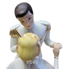 LENOX DISNEY SHOWCASE COLLECTION CINDERELLA'S WEDDING DAY CAKE TOPPER Mint