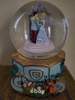 NEW! Authentic Disney Cinderella & Prince Charming? Snow Globe? Ships PRIORITY
