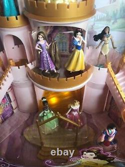 NEW DISNEY STORE PRINCESS LIGHT UP CASTLE PLAY SET Includes 10 Dolls! Retired