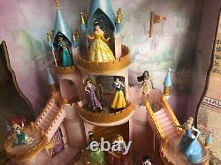 NEW DISNEY STORE PRINCESS LIGHT UP CASTLE PLAY SET Includes 10 Dolls! Retired
