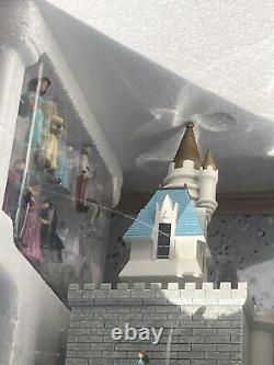 NEW Disney World CASTLE PLAY SET Cinderella Princess Friends Figurines Lights