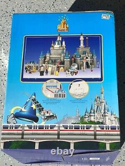 NEW Disney World CASTLE PLAY SET Cinderella Princess Friends Figurines Lights