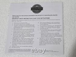 Scentsy Disney Cinderella Carriage Wax Warmer NIB & Cinderella Wax Bar