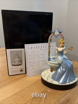 The Art Of DISNEY CINDY FOUNTAIN CINDERELLA ART LE 750 Theme Parks NIB