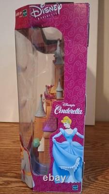 Vintage 2002 Disney Princess Cinderella Musical Castle (NIB)