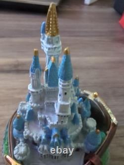 Vintage Disney Cinderella Castle Figurine Statue With Watch. LE Park Exclusive