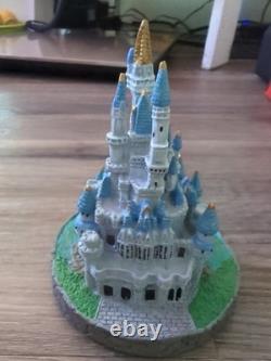 Vintage Disney Cinderella Castle Figurine Statue With Watch. LE Park Exclusive