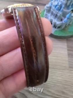 Vintage Disney Cinderella Castle Figurine Statue With Watch. LE Park Exclusive