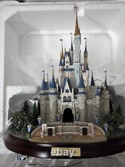 WALT DISNEY WORLD Cinderella Castle OLSZEWSKI Main Street Edition Light Up