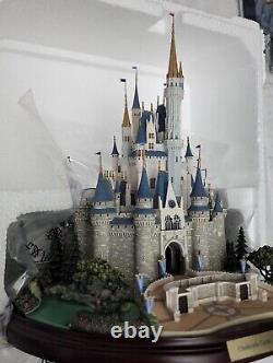 WALT DISNEY WORLD Cinderella Castle OLSZEWSKI Main Street Edition Light Up