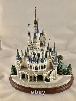 WALT DISNEY WORLD Cinderella Castle RARE First Edition2005 Signed by Olszewski