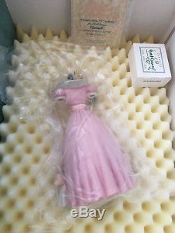 WDCC Cinderella's Dress A Lovely Dress for Cinderelly NIB withDome, Base and COA