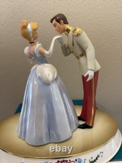 Wdcc Cinderella And Prince Charming Royal Introduction Statue Figurine And Base