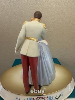 Wdcc Cinderella And Prince Charming Royal Introduction Statue Figurine And Base